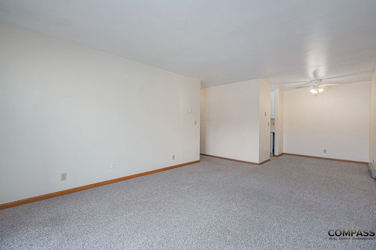 Half Moon Lake Apartments - Photo 6 of 37