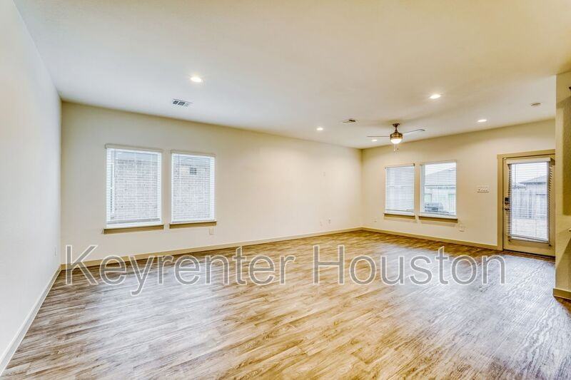 7830 Cattleman Valley Dr - Photo 4 of 15