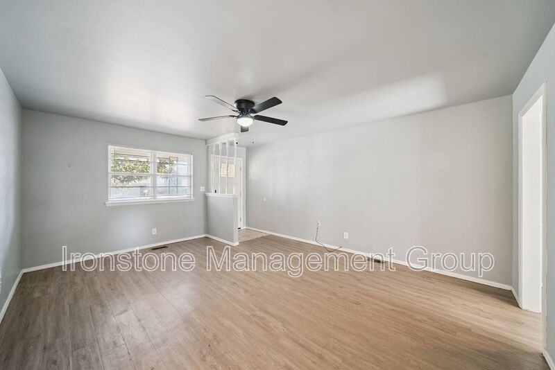 5822 E 35th St - Photo 4 of 16