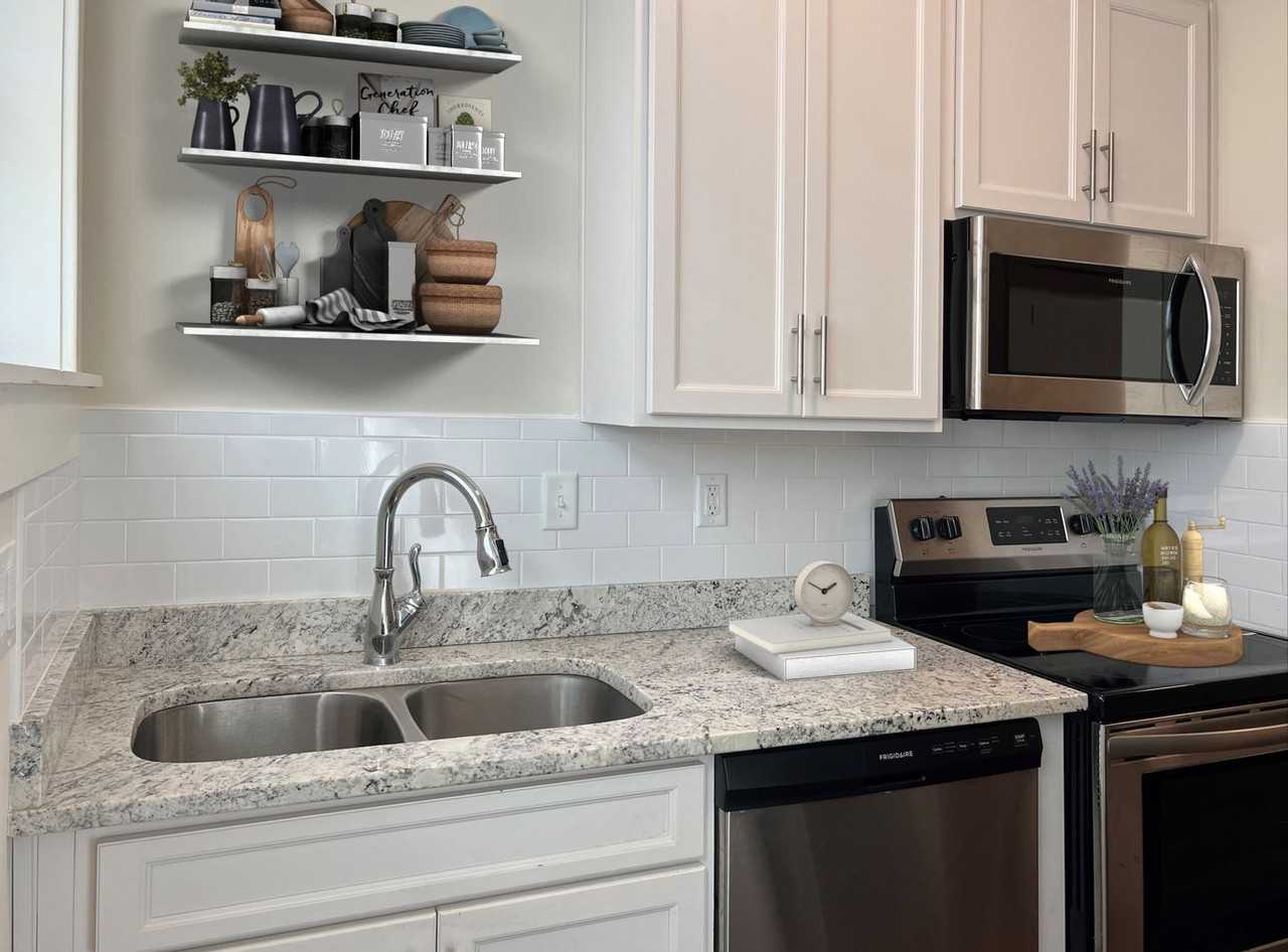 PARKWAY PLACE APARTMENTS - Photo 3 of 10