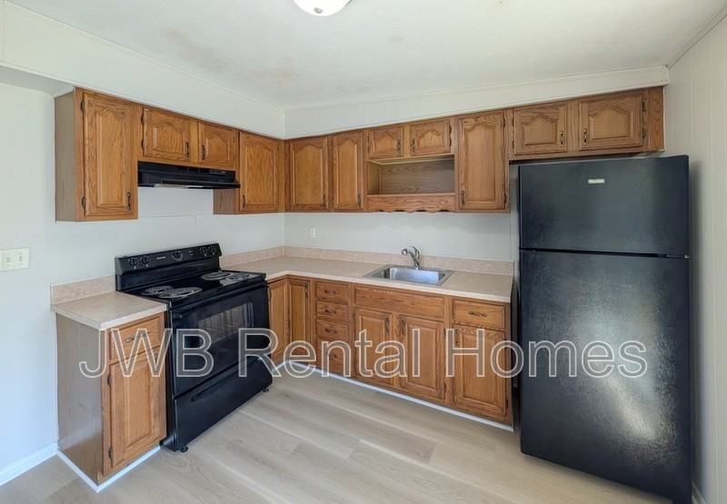 2236 Kingston St - Photo 4 of 16