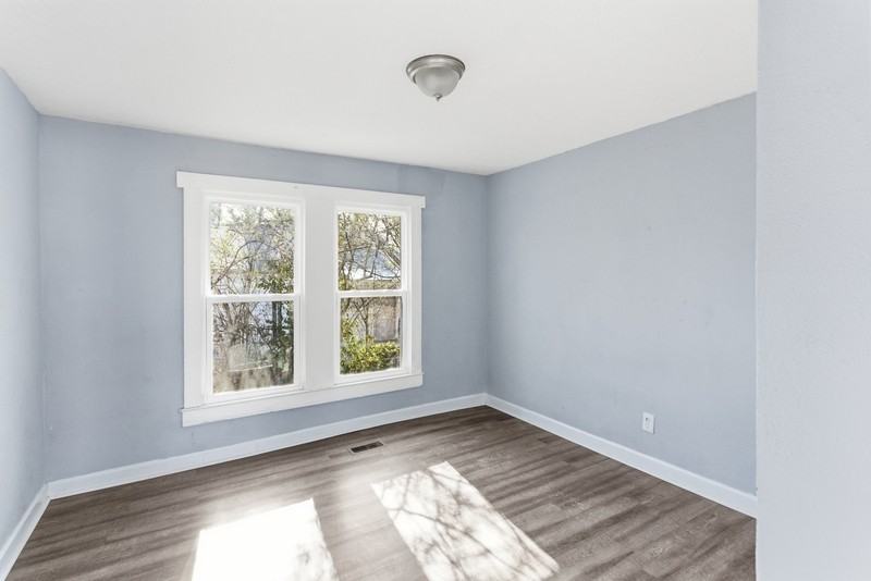 1514 Monroe Ave - Photo 6 of 10