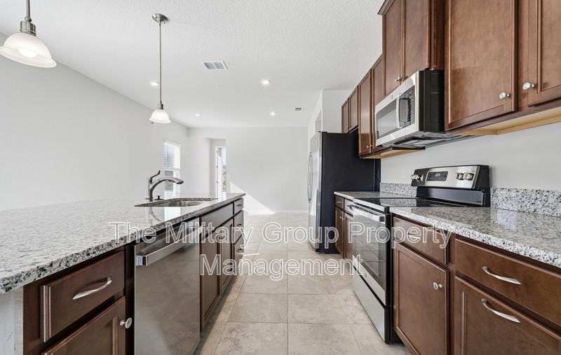 11351 Streamsong Dr - Photo 4 of 38