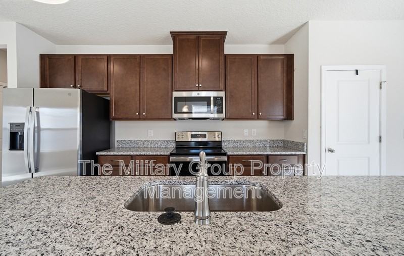 11351 Streamsong Dr - Photo 5 of 38