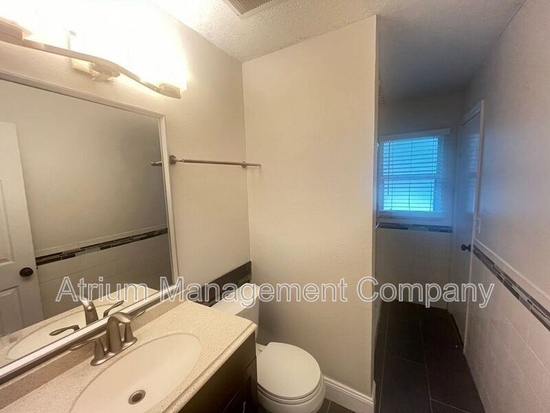 113 N High St - Photo 5 of 10