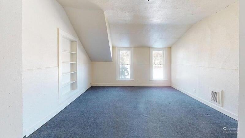 131 Emerson St - Photo 4 of 8