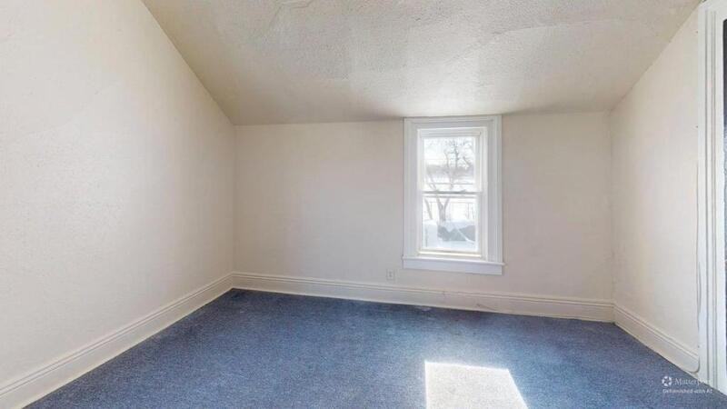 131 Emerson St - Photo 6 of 8