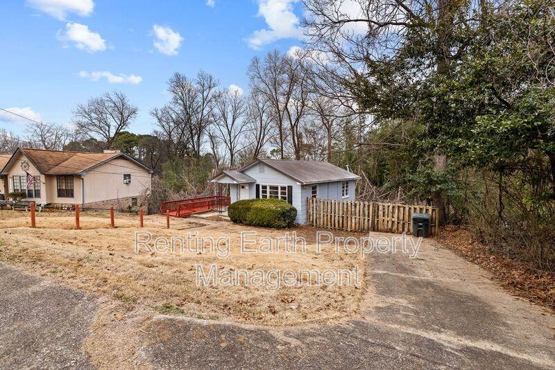 942 Hillcrest Ave - Photo 4 of 17