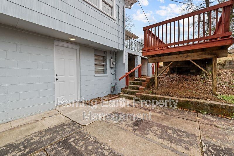 942 Hillcrest Ave - Photo 5 of 17