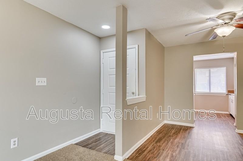 2818 Thomas Ln Apt C - Photo 2 of 22