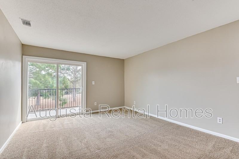 2818 Thomas Ln Apt C - Photo 4 of 22