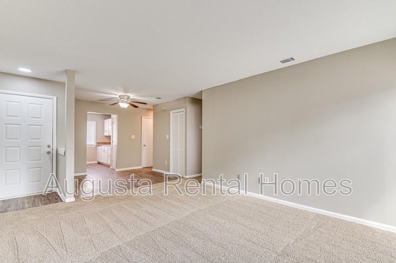 2818 Thomas Ln Apt C - Photo 6 of 22