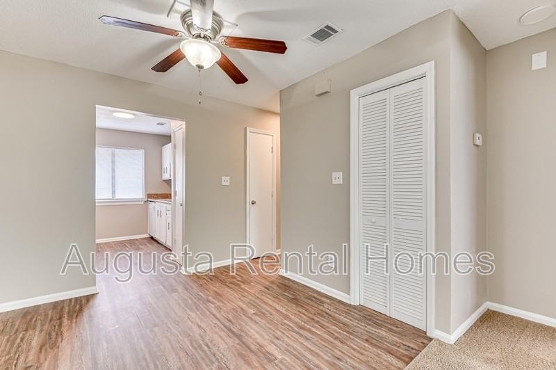 2818 Thomas Ln Apt C - Photo 7 of 22