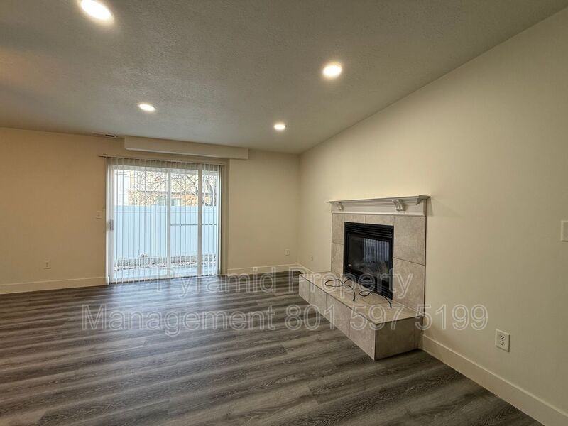 3175 S St #3 - Photo 5 of 32