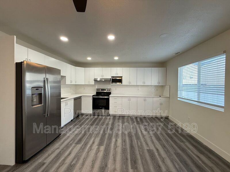 3175 S St #3 - Photo 6 of 32