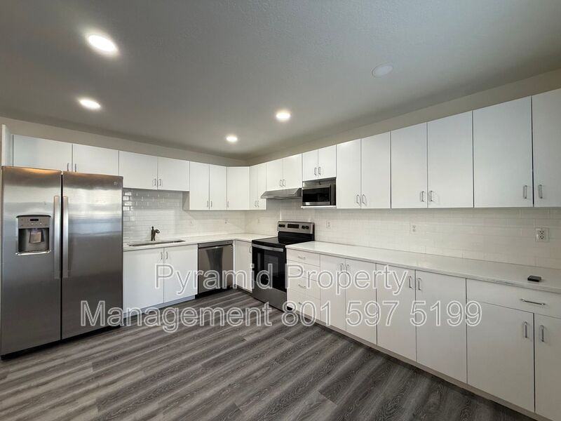 3175 S St #3 - Photo 7 of 32