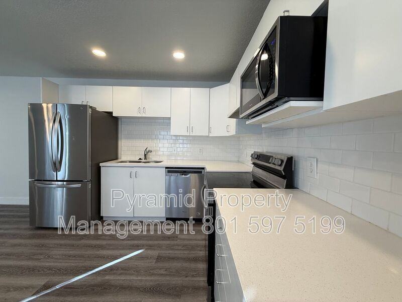 3180 Lincoln St #B - Photo 7 of 33