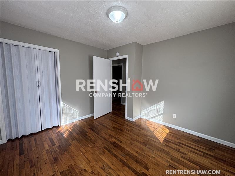 291 Navy Dr - Photo 6 of 13