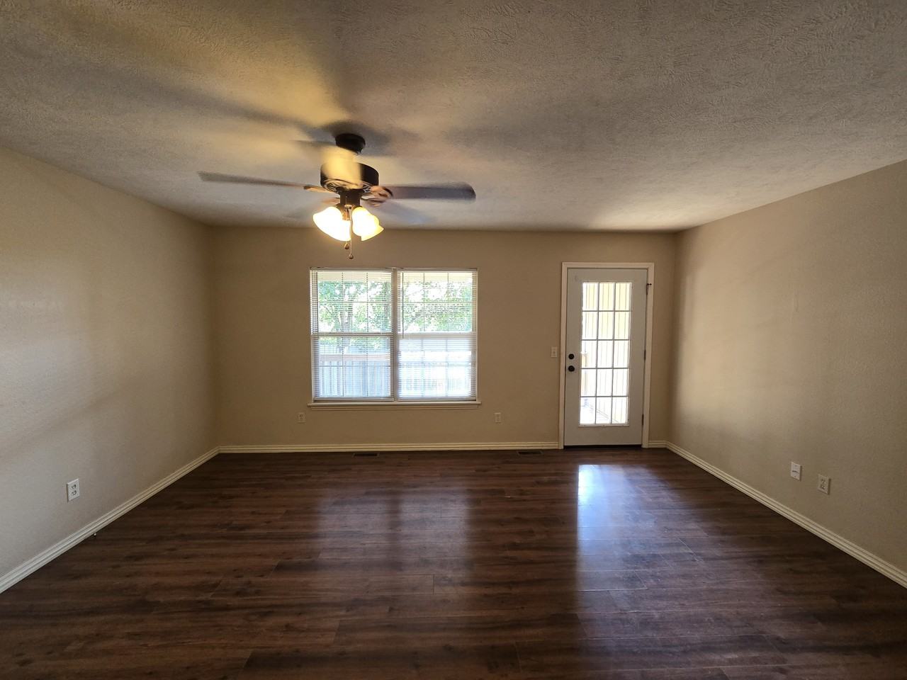 562 Welch St - Photo 3 of 13