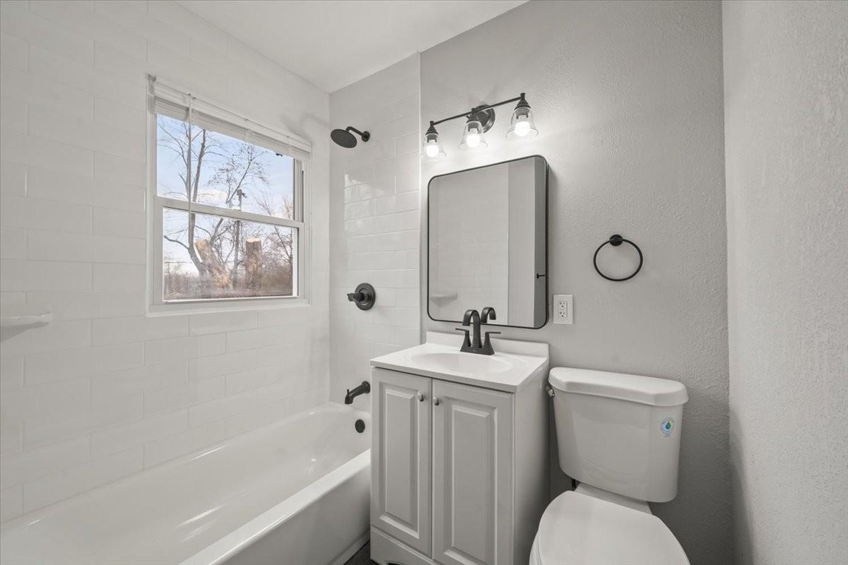 5035 E 41st Ter - Photo 2 of 9