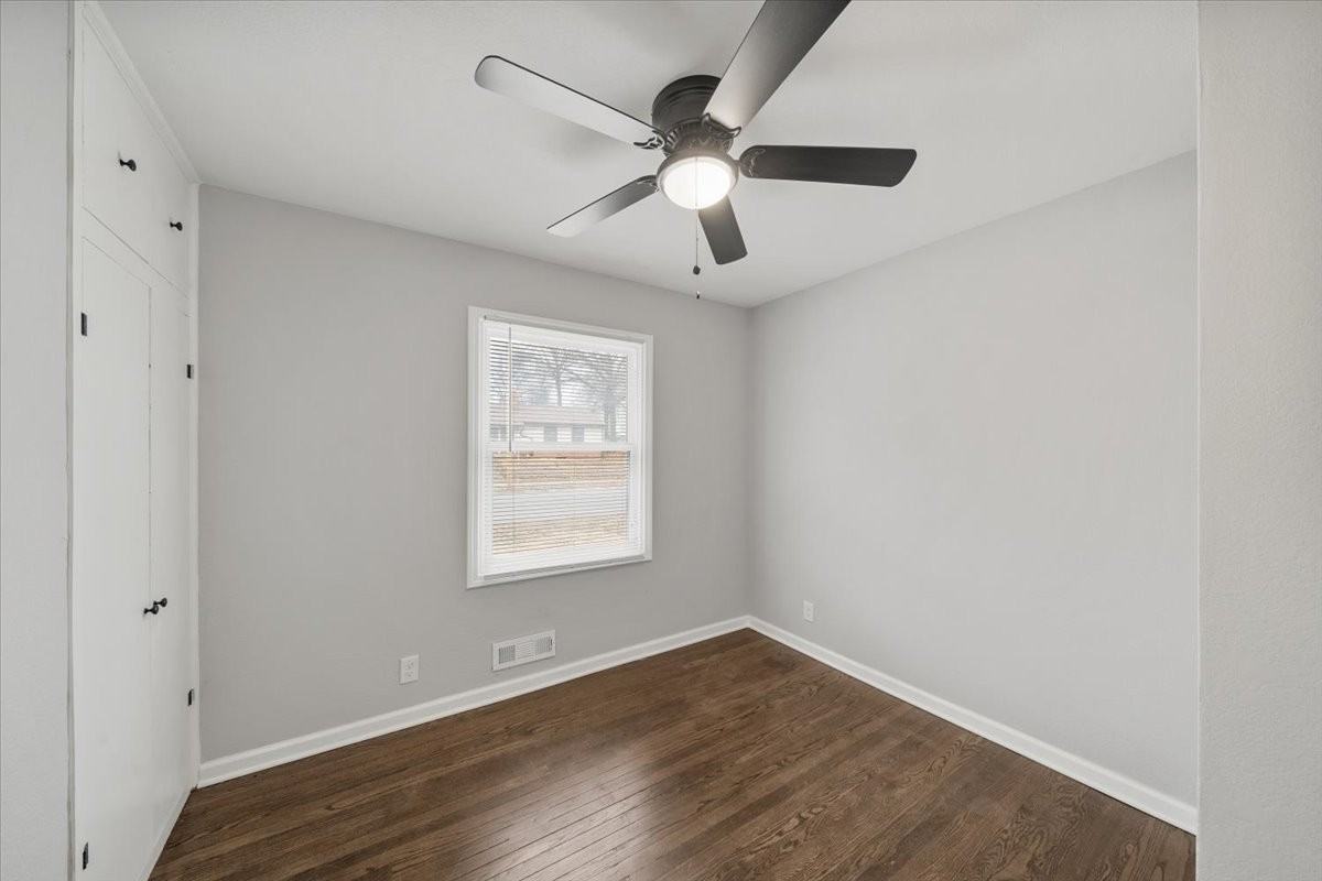 5035 E 41st Ter - Photo 5 of 9