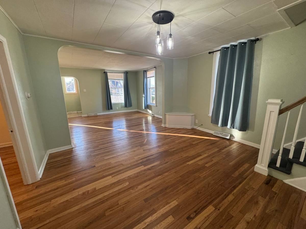 908 Spruce St - Photo 3 of 10