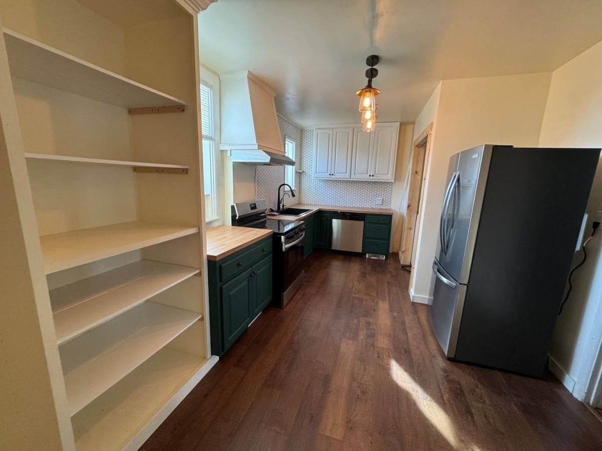 908 Spruce St - Photo 5 of 10