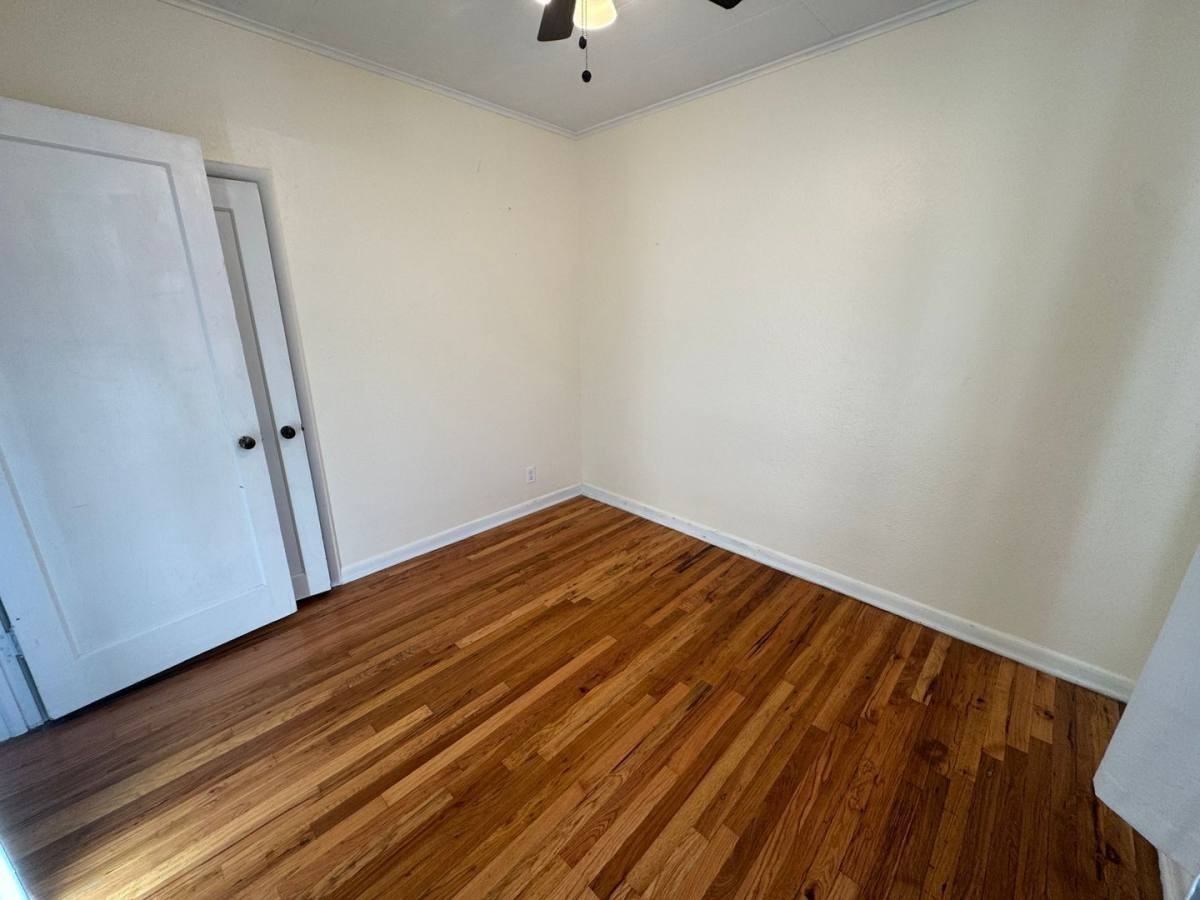 908 Spruce St - Photo 6 of 10