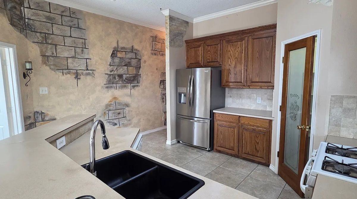 9050 Saranac Trl - Photo 4 of 18