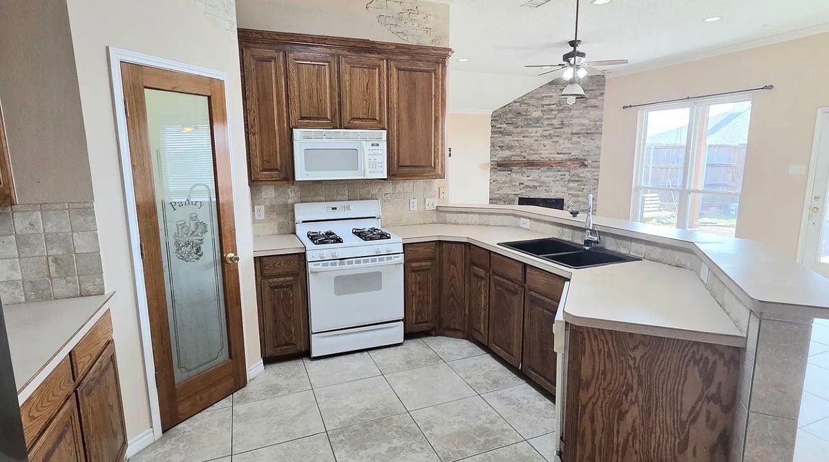 9050 Saranac Trl - Photo 5 of 18