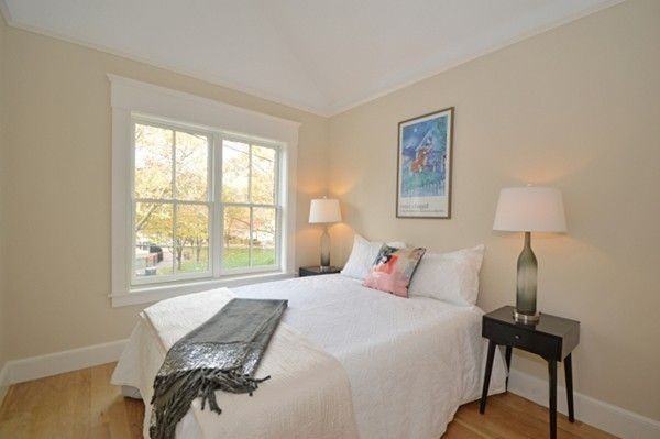 136 Banks St - Photo 3 of 12