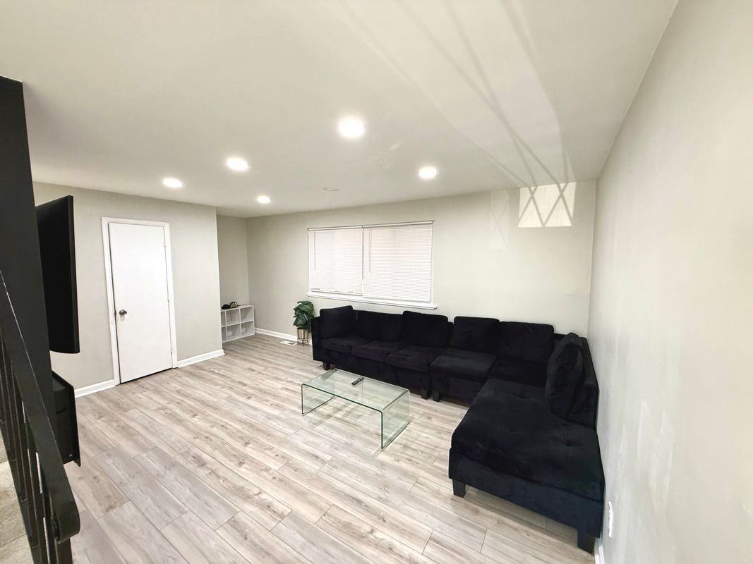 819 Carrington Ave - Photo 3 of 15