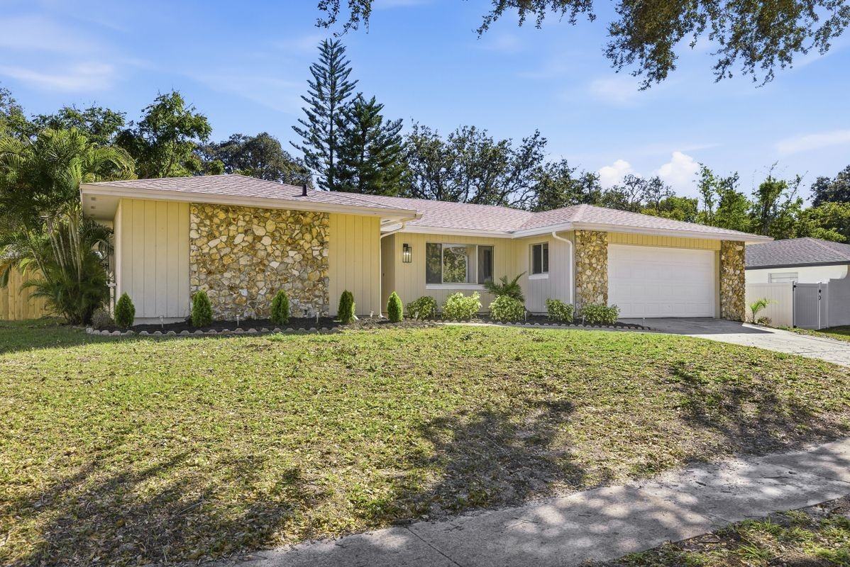 6649 Pampus Dr - Photo 5 of 49