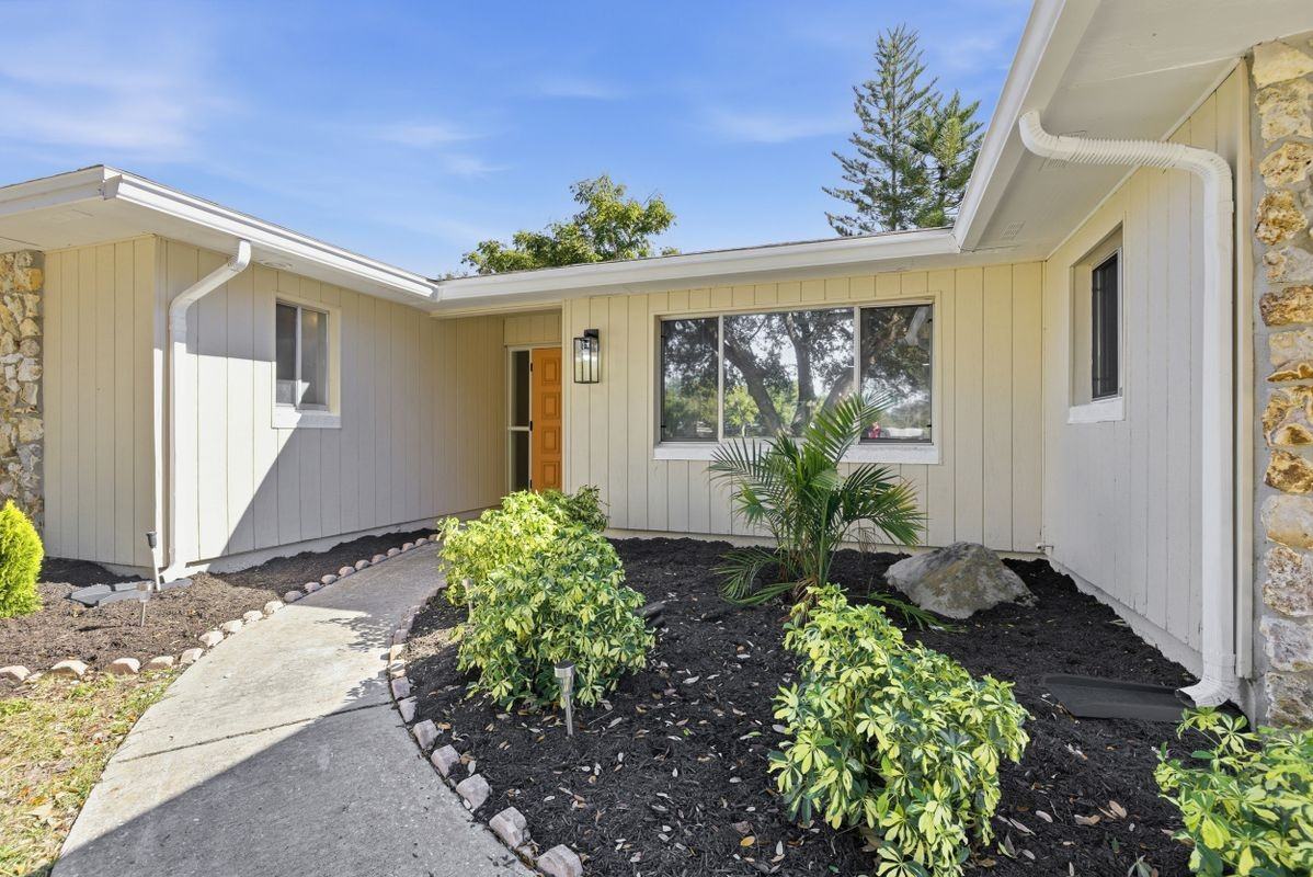 6649 Pampus Dr - Photo 6 of 49