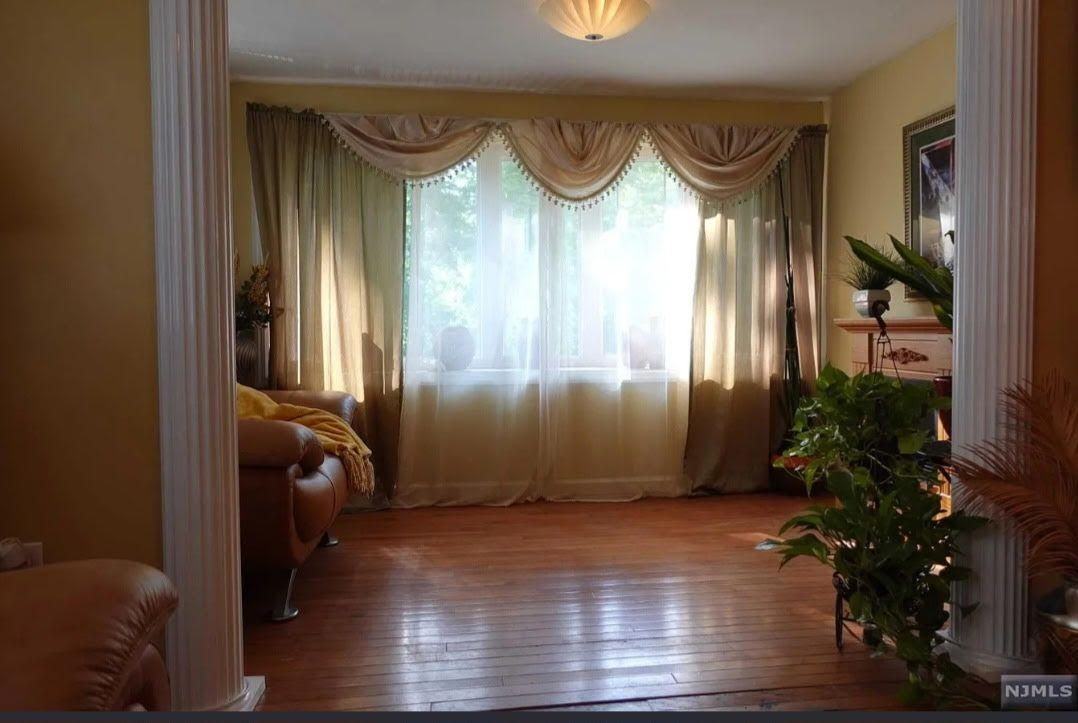 1153 Queen Anne Rd - Photo 3 of 4