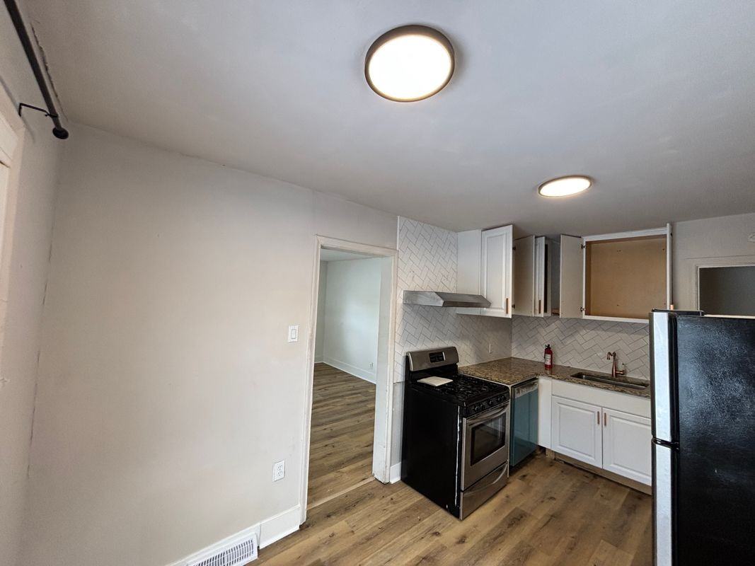 18623 Pembroke Ave - Photo 2 of 9