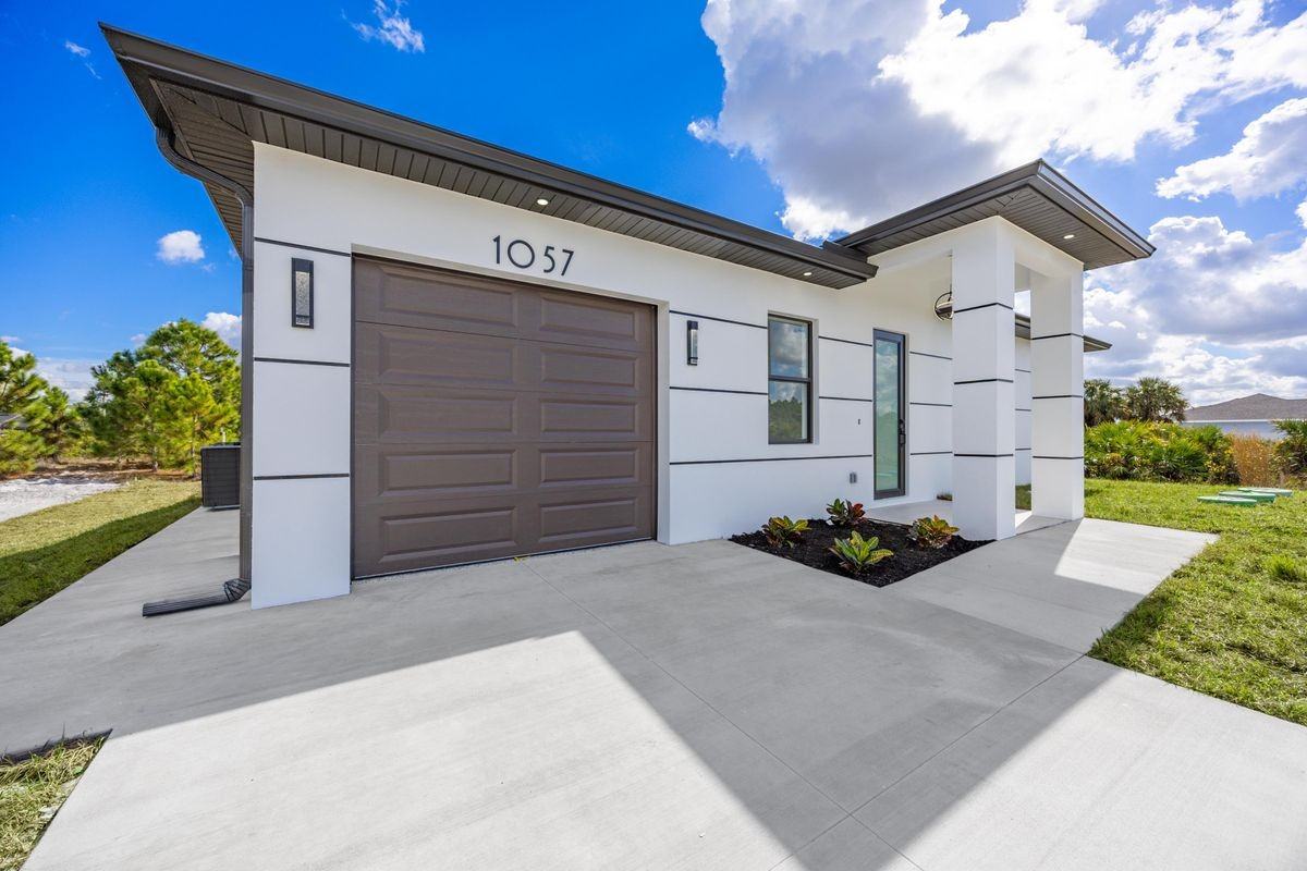 1057 Halby Ave S - Photo 2 of 15