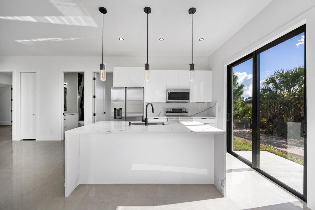 1057 Halby Ave S - Photo 4 of 15