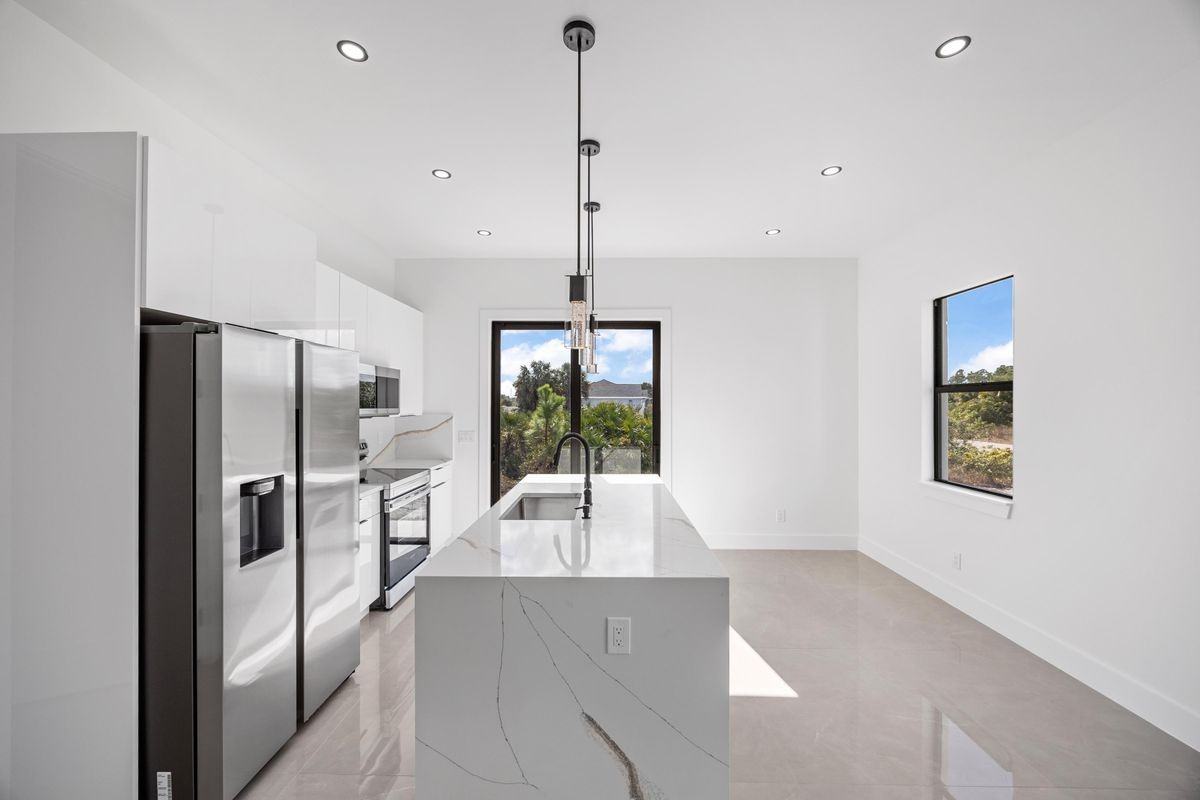 1057 Halby Ave S - Photo 5 of 15