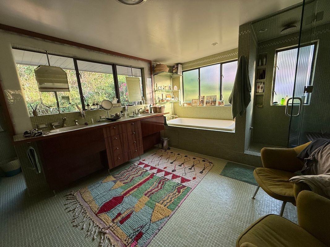 1467 Queens Rd - Photo 5 of 9