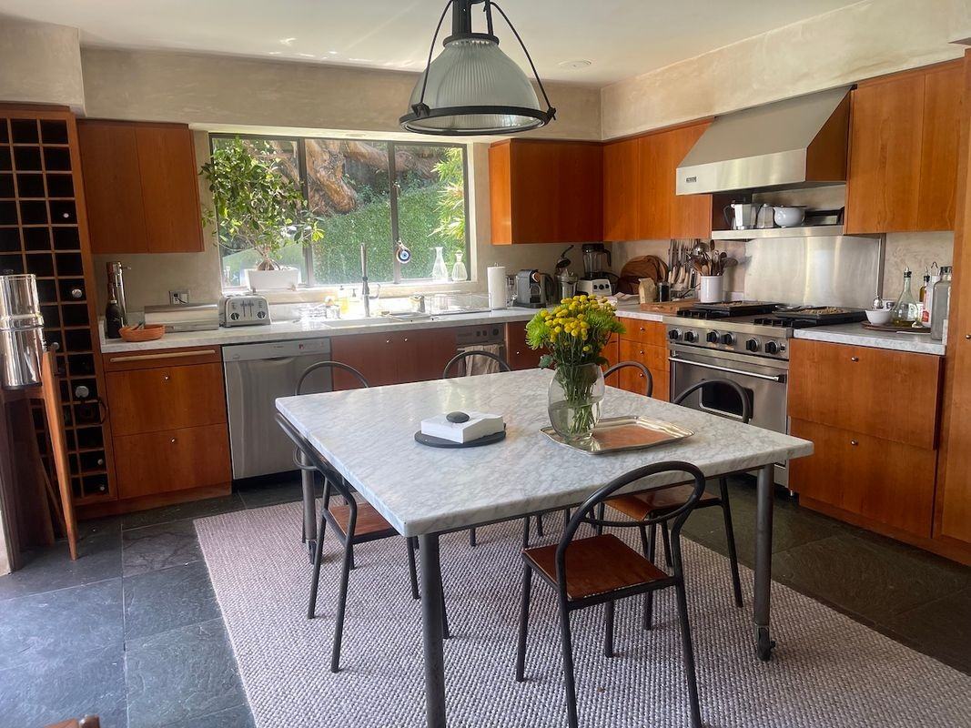 1467 Queens Rd - Photo 6 of 9