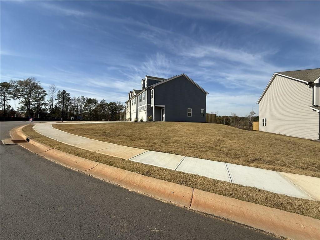 156 Milledge Commons Dr - Photo 2 of 11