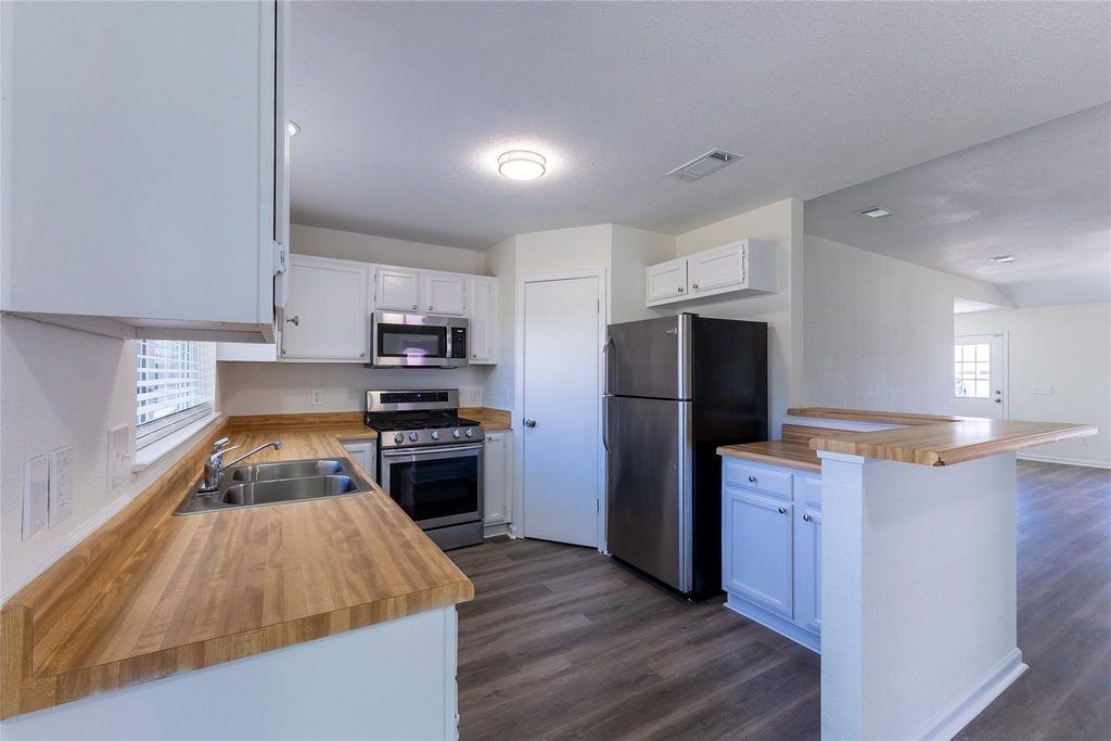 12234 Fetlock Dr - Photo 3 of 12