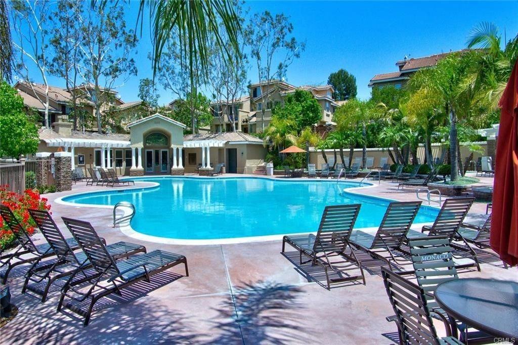 1055 S Saint Tropez Ave - Photo 3 of 3