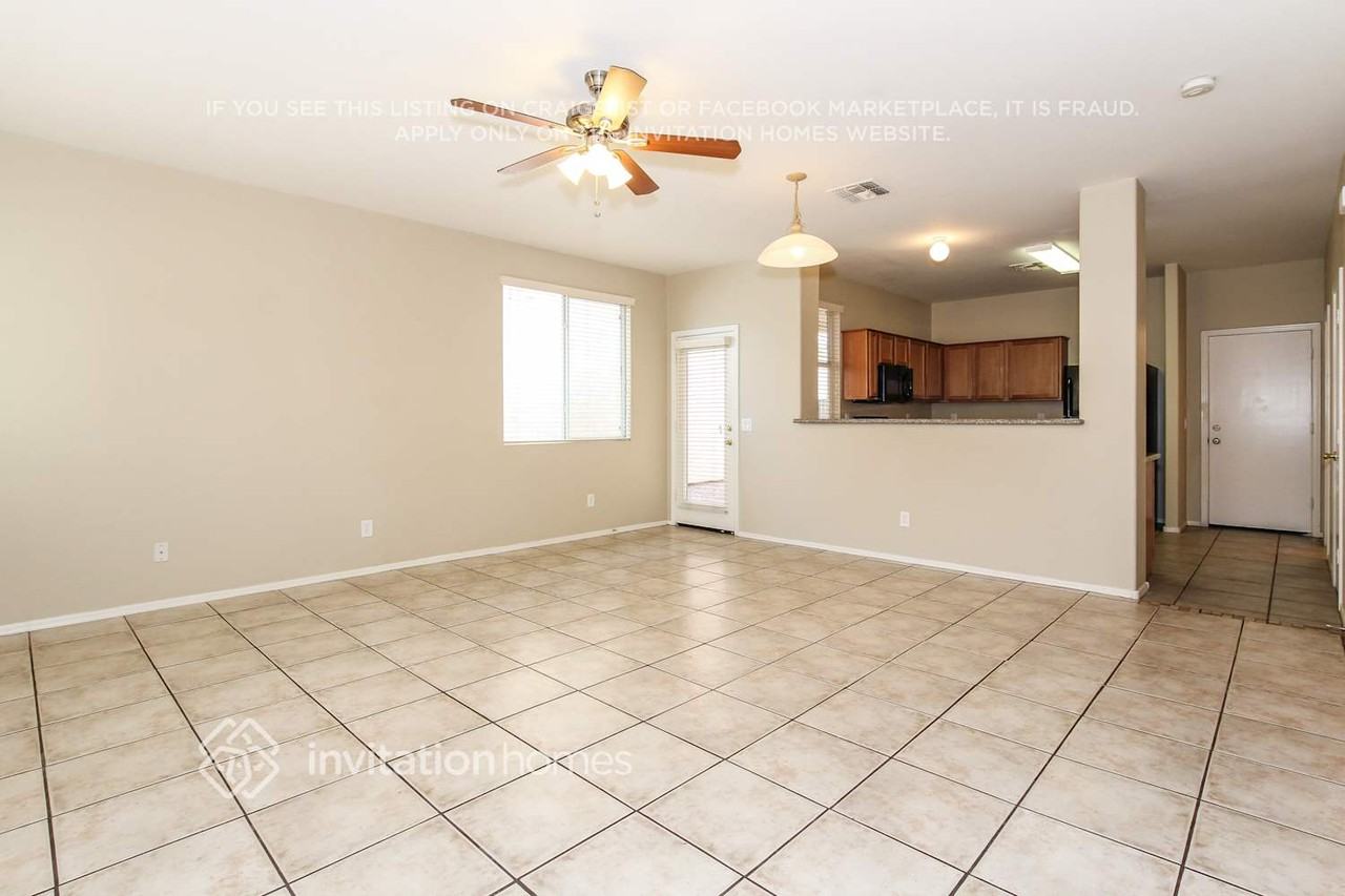 5220 W Albeniz Pl - Photo 3 of 17