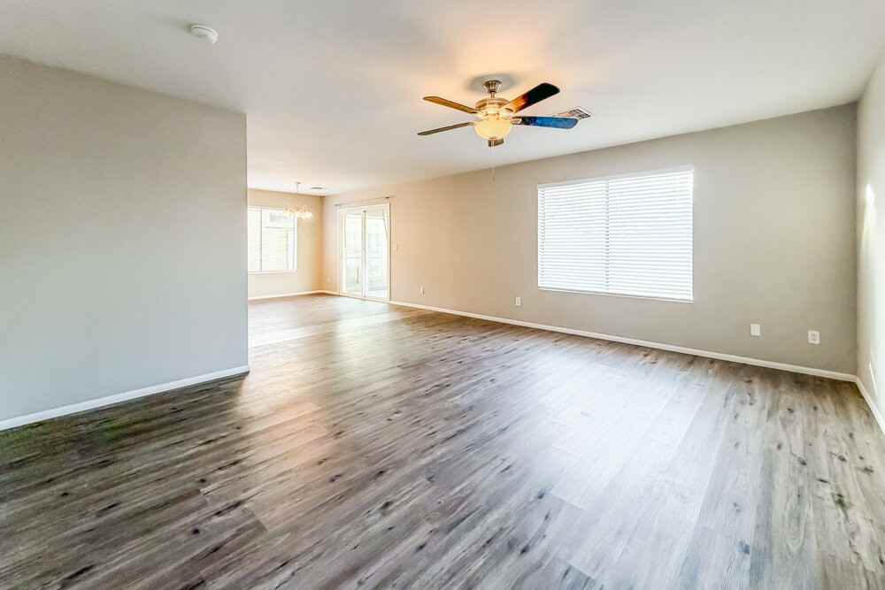 10907 E Arcadia Ave - Photo 5 of 17