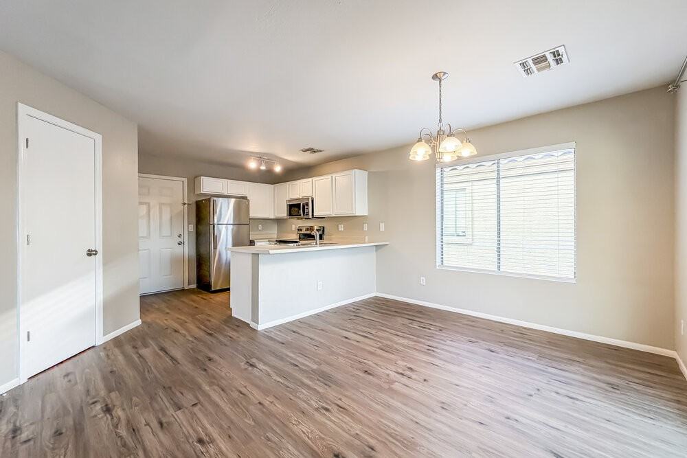 10907 E Arcadia Ave - Photo 6 of 17