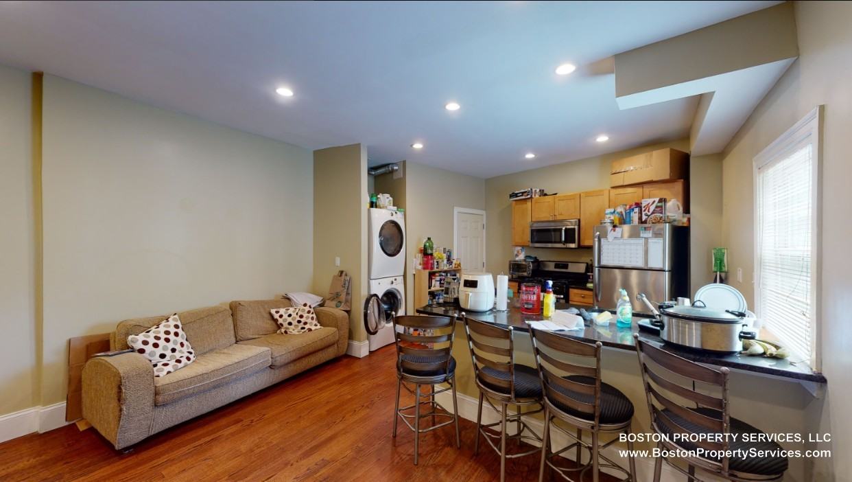 347 Centre St #3