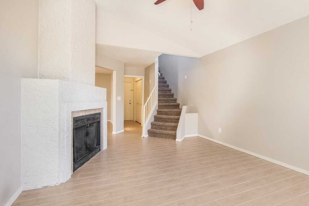 18232 N 30th Pl - Photo 6 of 17
