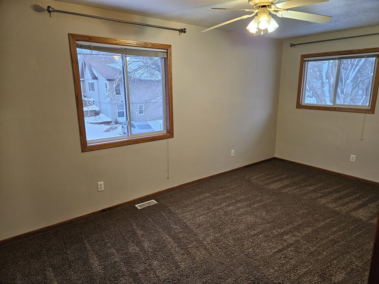 604 W 39th St - Photo 2 of 19